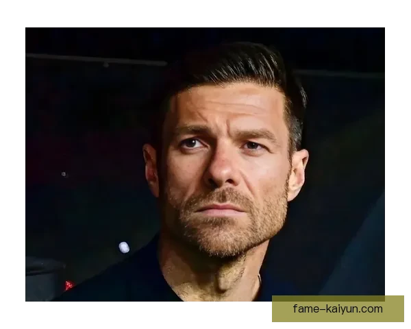 阿隆索在利物浦的表现持续提升，成为中场的战略核心。