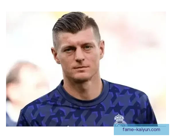 克罗斯在皇马表现稳定，持续提升球队中场控制力与组织能力